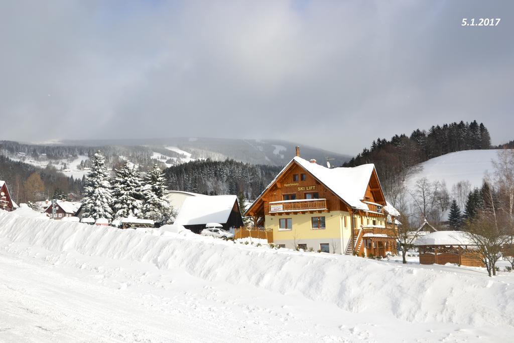 Apartmany Ski Lift Рокитніце-над-Їзероу Екстер'єр фото